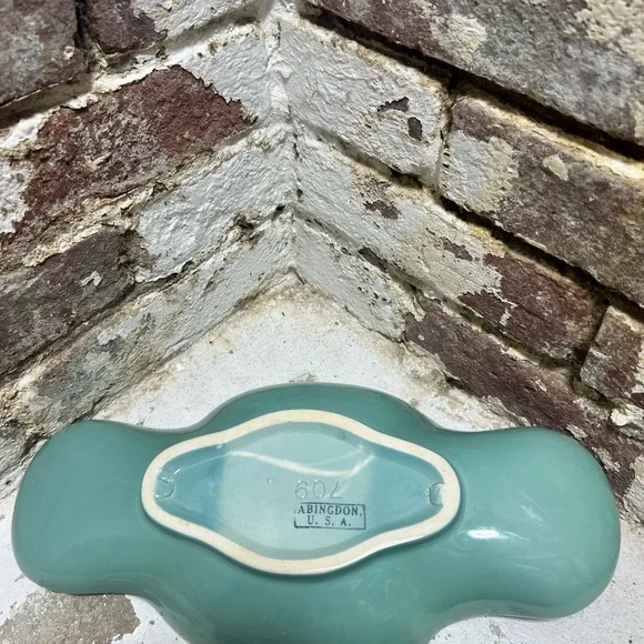 Vintage Abingdon USA Teal Curved Bowl. - Picture 5 of 5